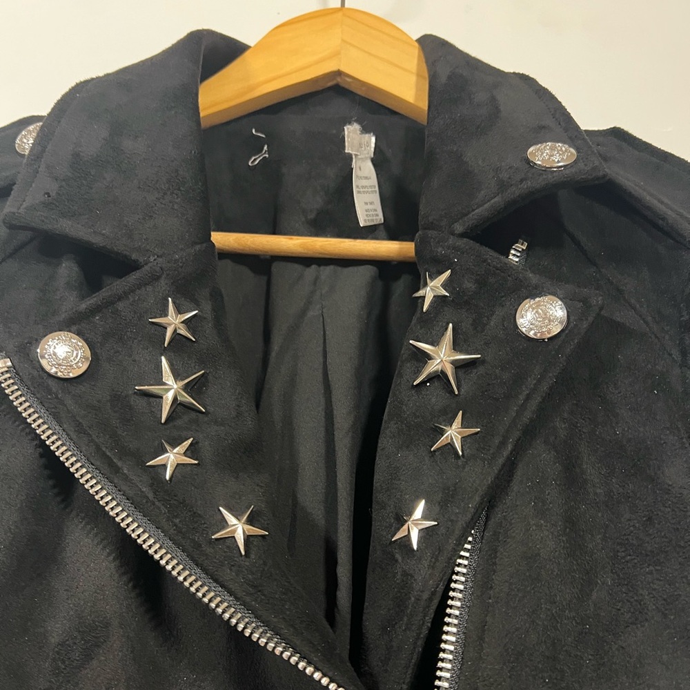 Edgy Black Star-Studded Leather Jacket - Picture 5 of 8
